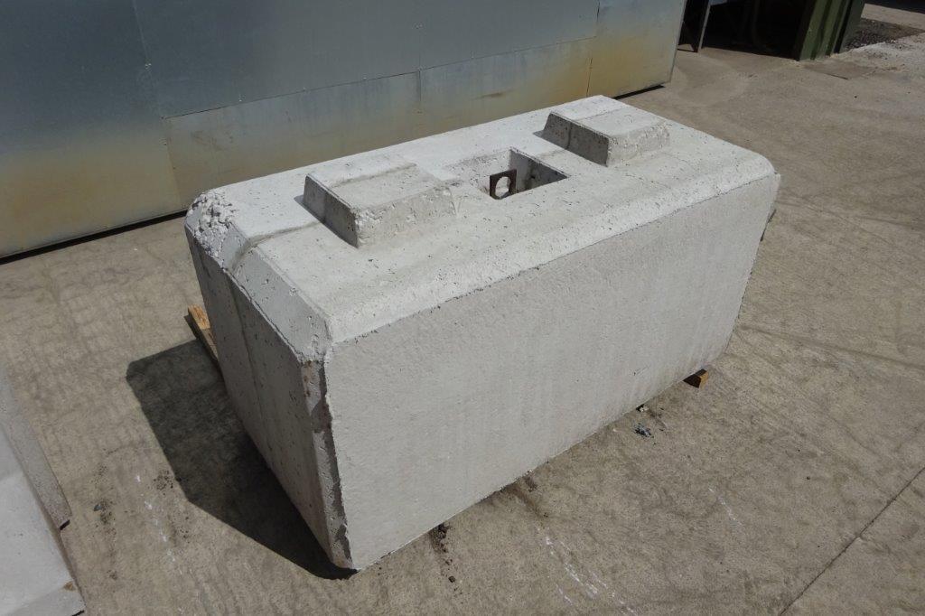 18 Pieces 1:32 Scale Concrete Blocks – Gray Plastic, 8 System Block, For Dioramas, Cargo, Silo Scenes